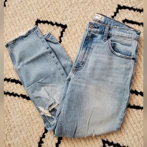 Abercrombie & Fitch The Mom High Rise Distressed Jeans 6 SHORT Light Wash